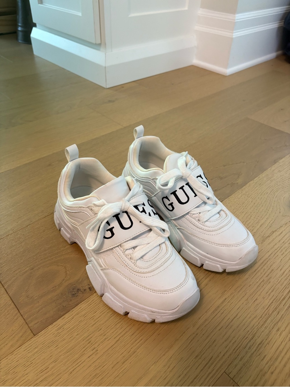 GUESS Womens Chunky Logo Strap Sneakers